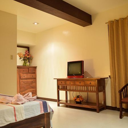 Tribal Hills Mountain Resort Puerto Galera Bilik gambar